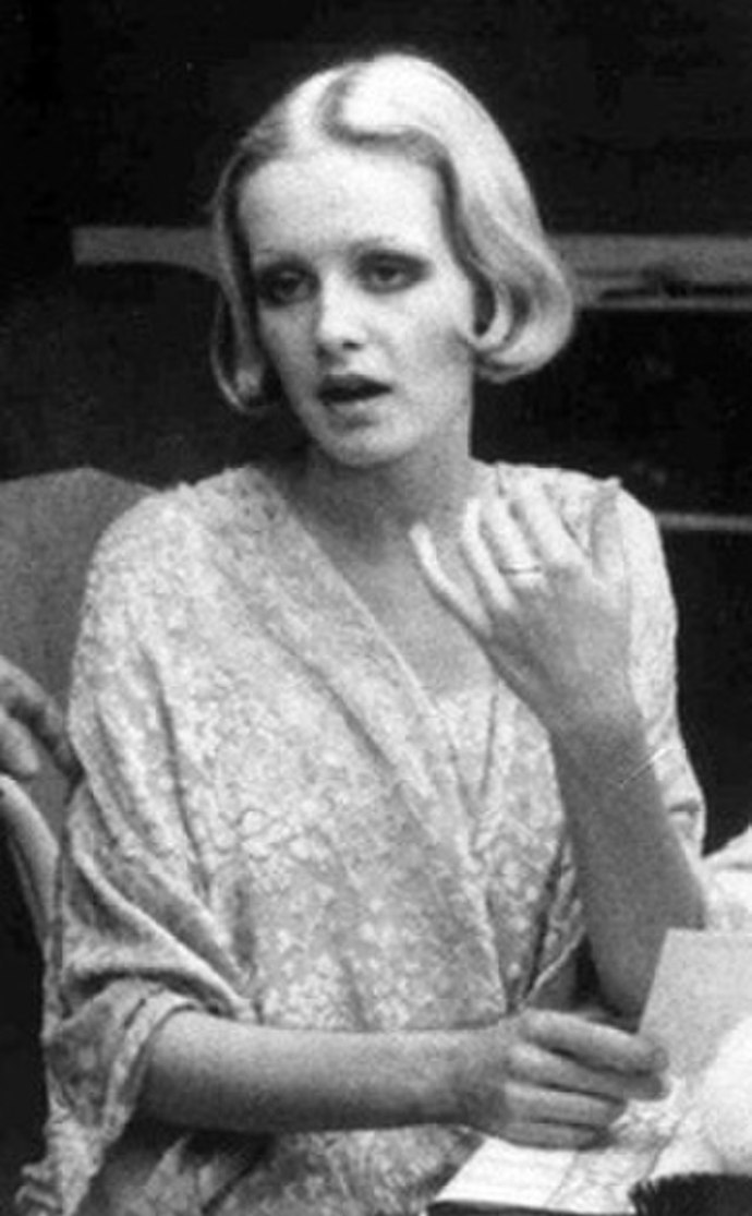 Lesley Lawson alias Twiggy
