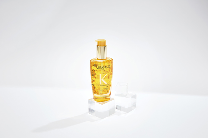 Kérastase Elixir Ultime L´Huile Originale. Univerzální zkrášlující olej, přibližná cena 999 Kč.
Kérastase Elixir Ultime L´Huile Originale. Univerzální zkrášlující olej, přibližná cena 999 Kč.