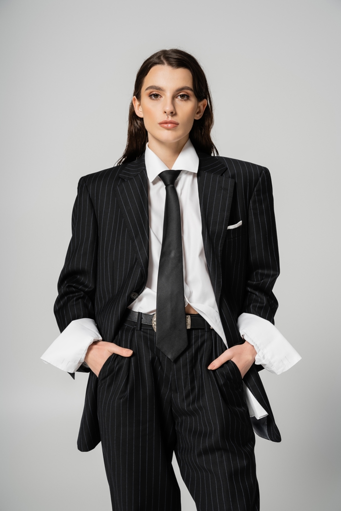 Outfit s bílou košilí pro inspiraci.
