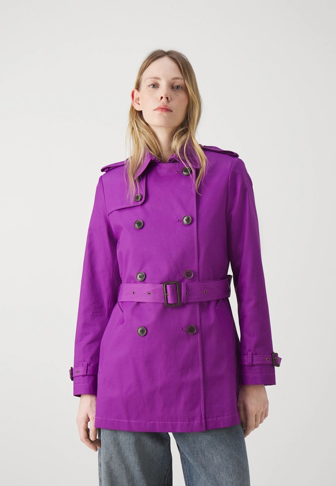 Trenčkot: Ralph Lauren, 7 180 Kč
Trenčkot: Ralph Lauren, 7 180 Kč