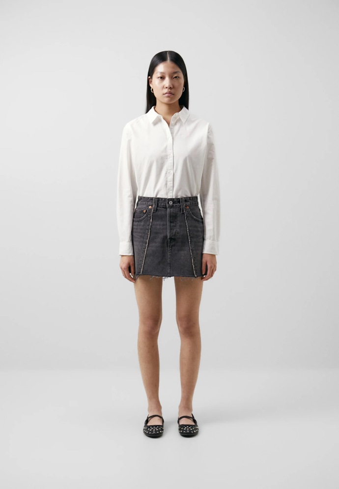 Sukně s nízkým pasem: Levi's, 1 800 Kč
Sukně s nízkým pasem: Levi's, 1 800 Kč