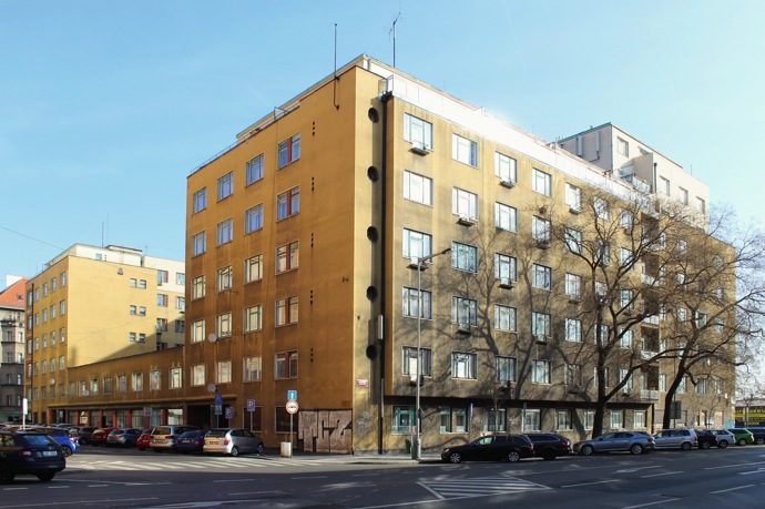 Mojí velkou pracovní motivací se stal dům, ve kterém žijeme. Říká se mu Malý Berlín a je to jedinečný obytný blok, který byl postavený ve 30. letech 20. století, zejména pro místní německojazyčnou komunitu.

