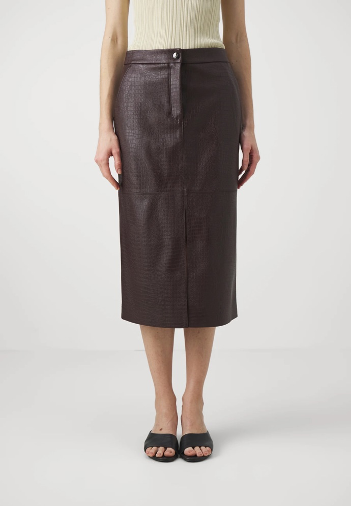 Sukně: Max Mara, 4 000 Kč
