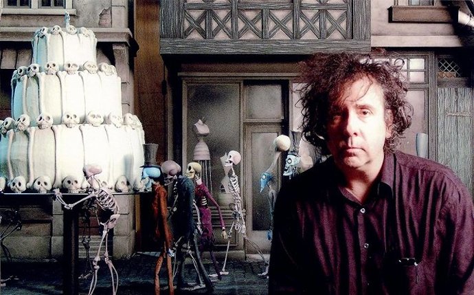 Tim Burton při práci na filmu Mrtvá nevěsta.
