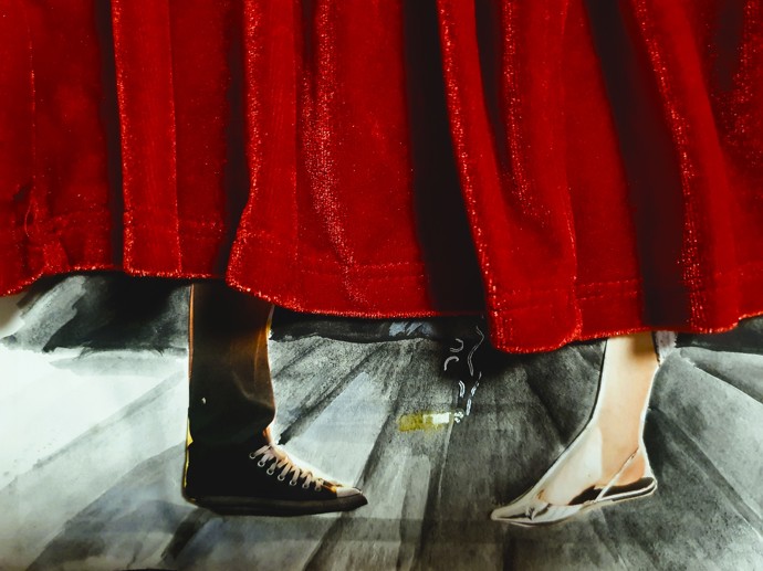 Mohli by zjistit, že Julie nezemřela, ale balí si cigáro a culí se na Tybalta, protože právě on má zapalovač
Mohli by zjistit, že Julie nezemřela, ale balí si cigáro a culí se na Tybalta, protože právě on má zapalovač