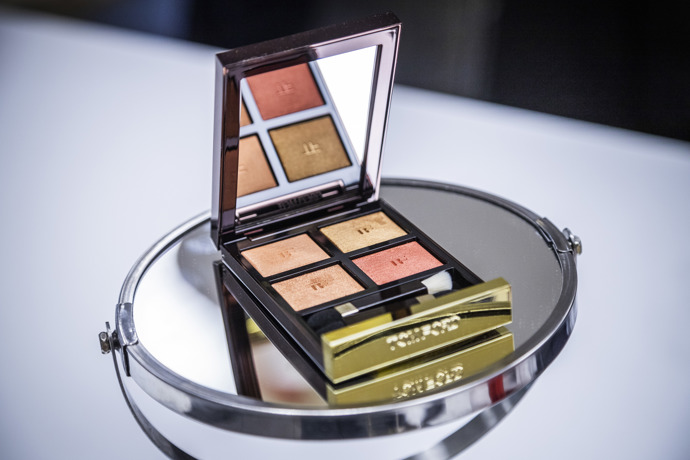 Paletka očních stínů Peach Dawn (Tom Ford)

Evokuje smyslný půvab a přepychové materiály ikonických přehlídkových kolekcí Toma Forda.Série broskvových, cihlových a saténových bronzových odstínů umožní přirozené líčení očí tón v tónu. 

Cena: 2520 Kč
