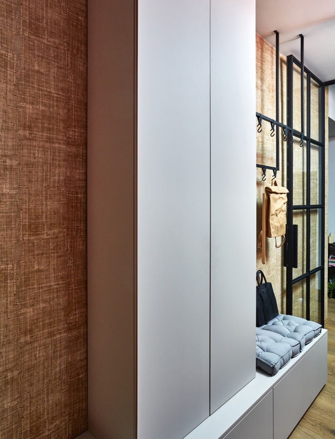Proměna nudné předsíně v žižkovském bytě: Z úzké nudle designový vstup Proměna nudné předsíně v žižkovském bytě: Z úzké nudle designový vstup