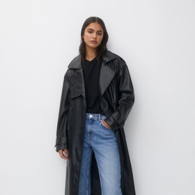 Kabát: Pull&Bear, 1 399 Kč
