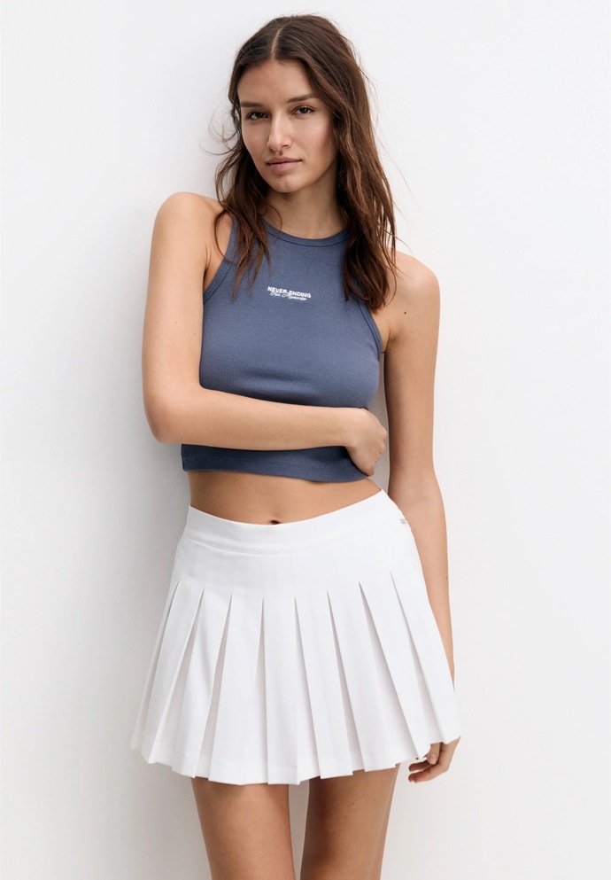 Sukně s nízkým pasem: Pull&Bear, 549 Kč
Sukně s nízkým pasem: Pull&Bear, 549 Kč