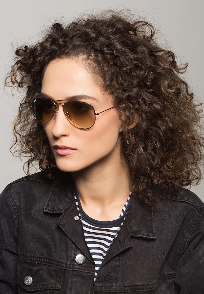 Sluneční brýle: Ray Ban, 4 190 Kč
