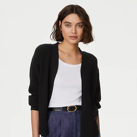 Když bude chladněji, doporučujeme s sebou kardigan, M&S, 899 Kč
