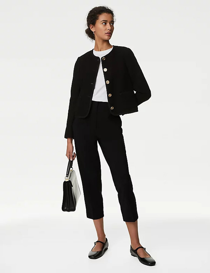 K oversize košili vezměte úzké kalhoty, například tyto černé capri kalhoty, M&S, 899 Kč
K oversize košili vezměte úzké kalhoty, například tyto černé capri kalhoty, M&S, 899 Kč