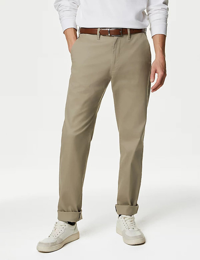 A pak buď lněné kalhoty, či chino kalhoty, M&S, 1 299 Kč
