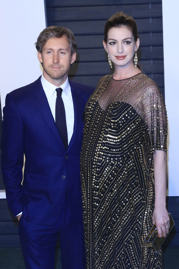 Anne Hathaway to slušelo i v pokročilém těhotenství.
