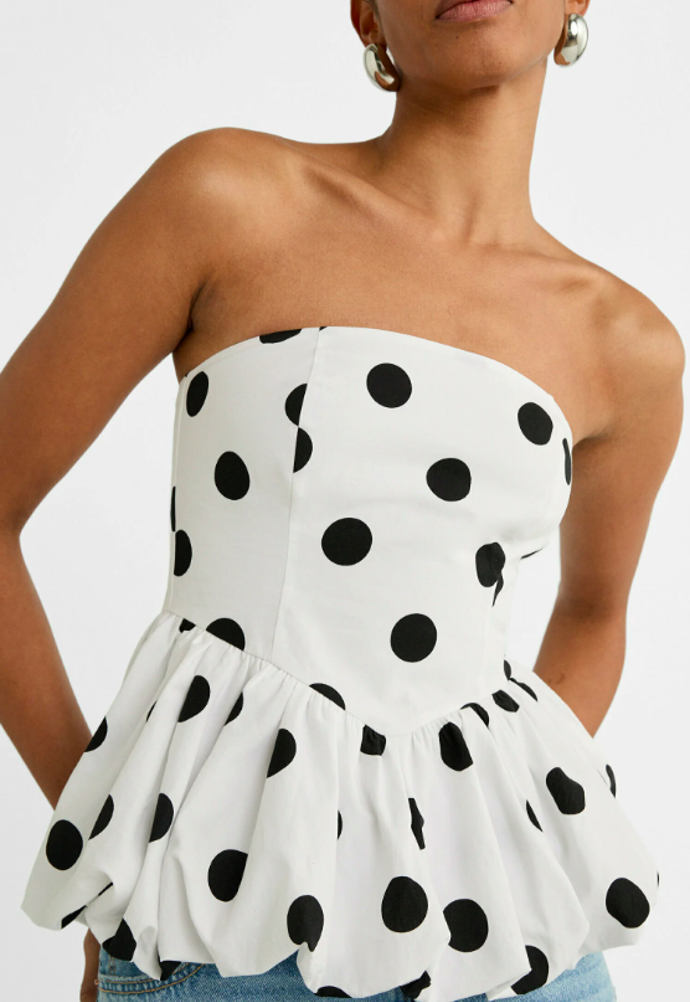 POLKA DOT BALLOON Top, značka Stradivarius, přibližná cena 549 Kč. 
