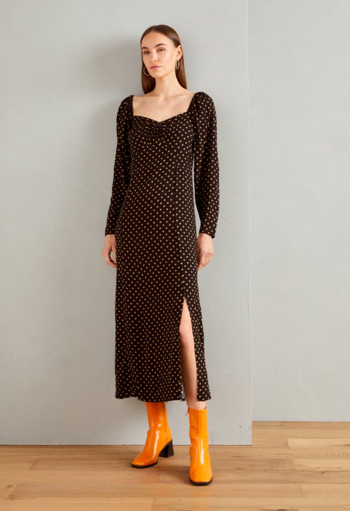 DRESS ROSIE Denní šaty, značka Lindex, přibližná cena 1300 Kč. 
