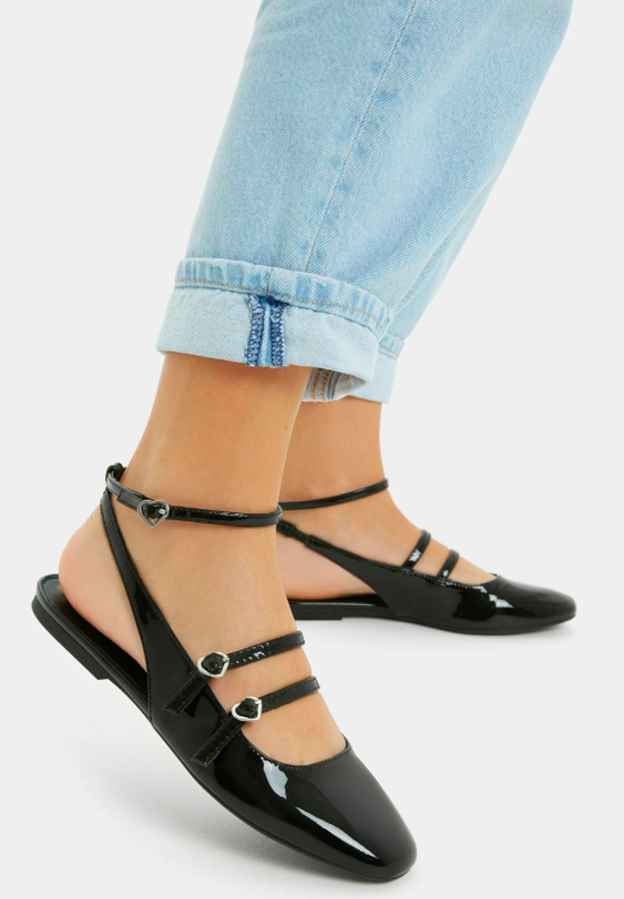 STYLE Kotníkové baleríny, značka Bershka, přibližná cena 549 Kč. 
