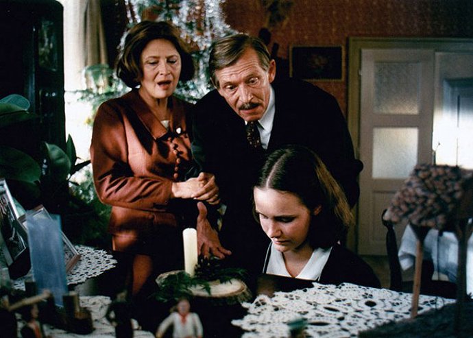 "Nám, nám, ...." ... vánoční zpívání v Pelíšcích.
