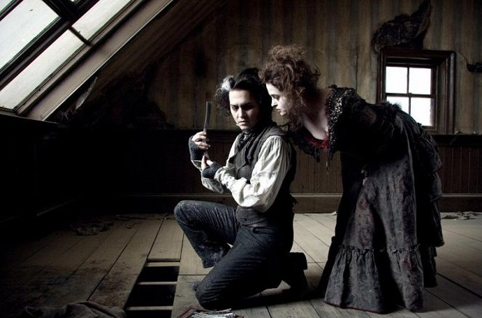 Johnny Depp a Helena Bonham Carter ve filmu Sweeney Todd: Ďábelský holič z Fleet Street.
