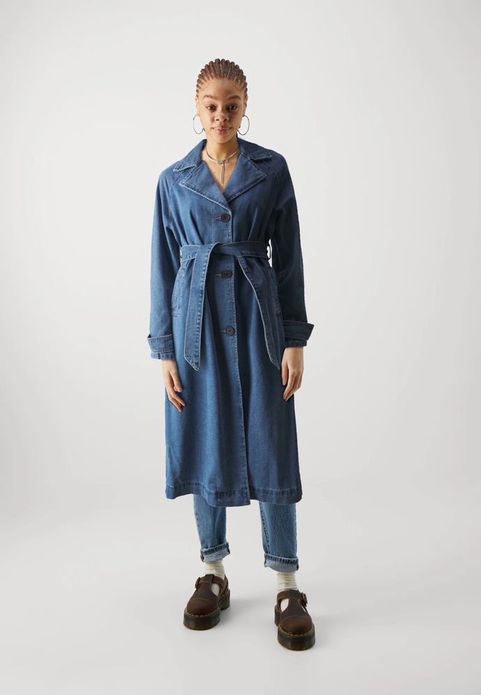 Trenčkot: Vero Moda, 2 010 Kč
Trenčkot: Vero Moda, 2 010 Kč