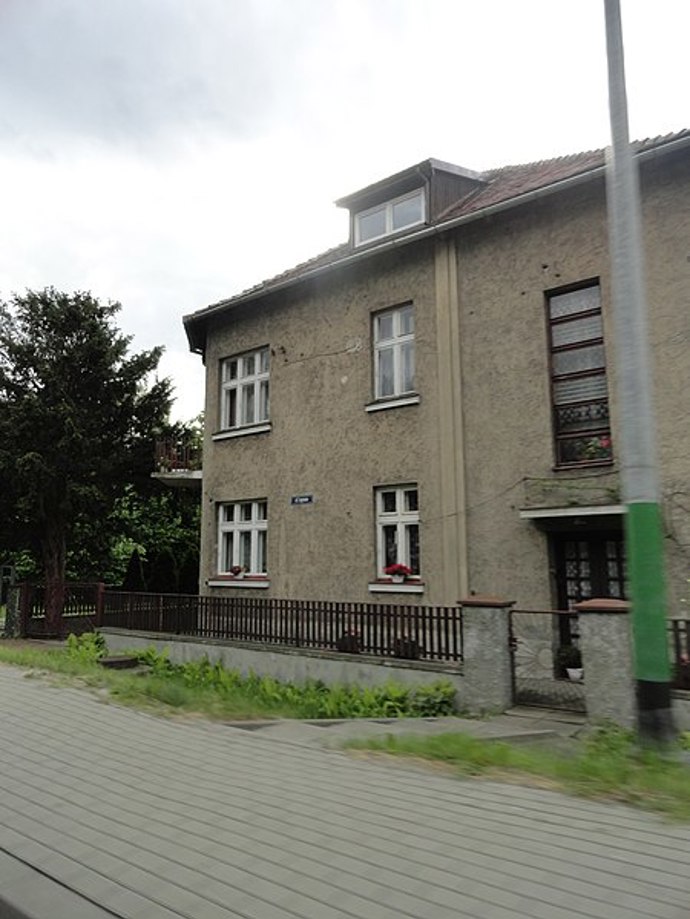 bývalý dům Rudolfa Hösse také stále stojí
