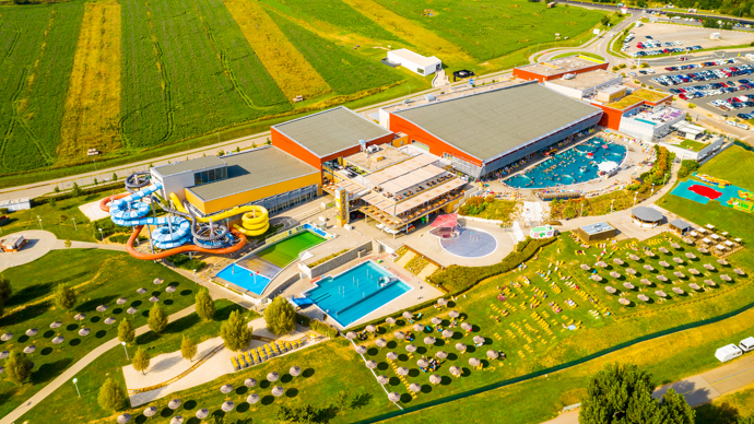 Zábavu pro vodní nadšence i milovníky relaxu najdete v Aqualand Moravia.
Zábavu pro vodní nadšence i milovníky relaxu najdete v Aqualand Moravia.