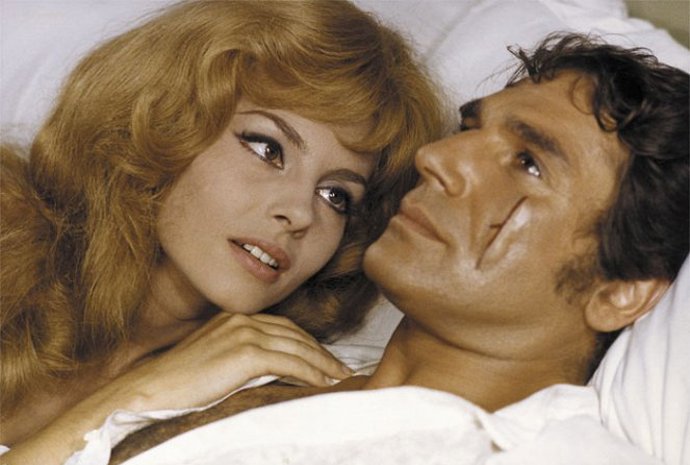 Robert Hossein a Michelle Mercier ve filmu Nezkrotná Angelika (1967)
Robert Hossein a Michelle Mercier ve filmu Nezkrotná Angelika (1967)