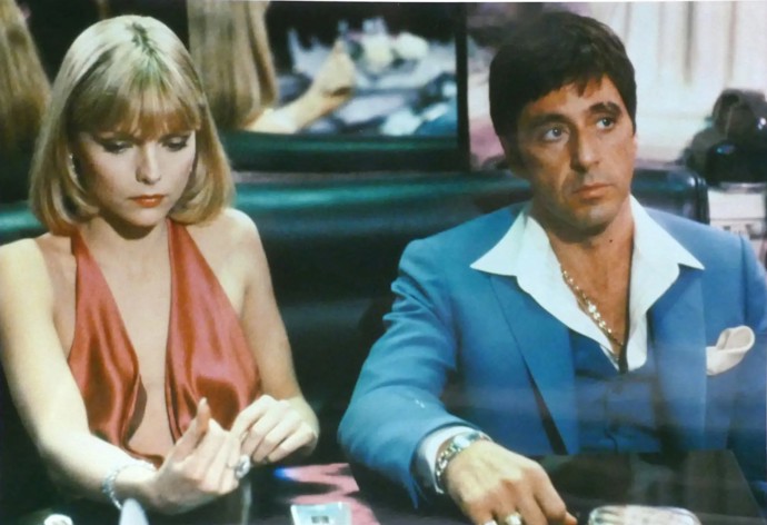 Herečka Michelle Pfeiffer v gangsterce Zjizvená tvář z roku 1983.
