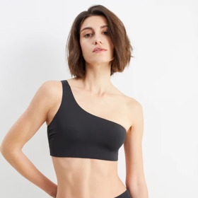 Dvojdílné bikiny s nepravidelným střihem, od 400 Kč

