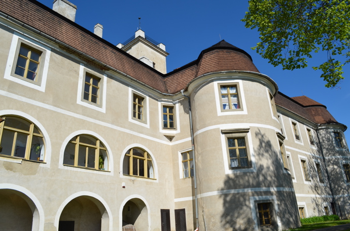 Muzeum W. Matušky je umístěno na zámku v obci Police na Třebíčsku
