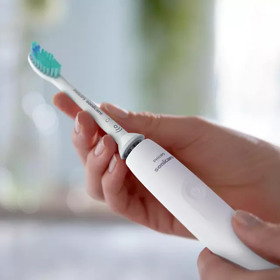 Ideální první sonický kartáček Sonicare 3100 series vám poskytne skvělý pocit opravdu čistých zubů. A to ne za 10 - 15 minut jako s klasickým kartáčkem, ale za 2 minuty. 1299 Kč
