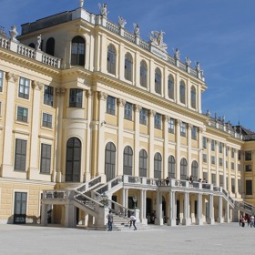Schönbrunn býval kdysi na venkově, v současnosti ho Vídeň obklopuje.

