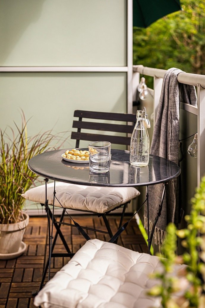 Balkon může v létě vystřídat obývací pokoj.
Balkon může v létě vystřídat obývací pokoj.