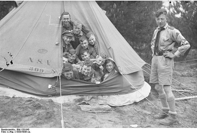 Nacistická mládežnická organizace Hitlerjugend
Nacistická mládežnická organizace Hitlerjugend