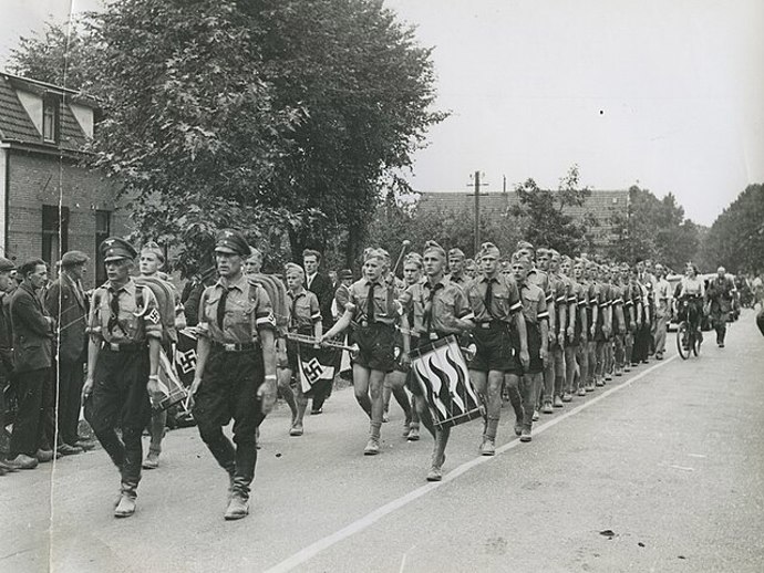Nacistická mládežnická organizace Hitlerjugend
Nacistická mládežnická organizace Hitlerjugend