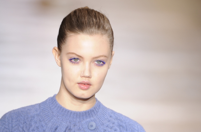 Modrá řasenka dokonale zvýrazní a rozzáří jakýkoliv look.
Modrá řasenka dokonale zvýrazní a rozzáří jakýkoliv look.