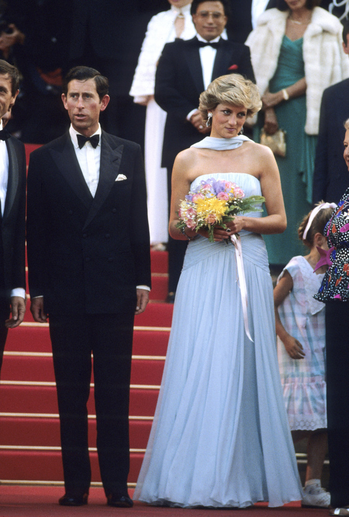Princezna Diana v roce 1987 v šatech od Catherine Walker.
