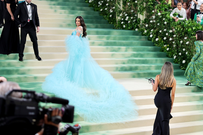 Lea Michele v šatech značky Rodarte.
