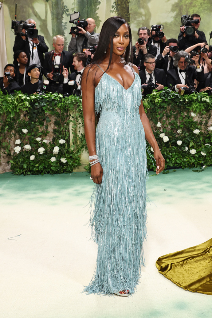 Naomi Campbell v šatech značky Burberry.
