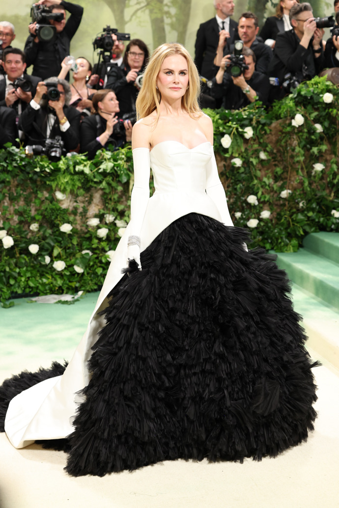 Nicole Kidman v šatech od značky Balenciaga.
