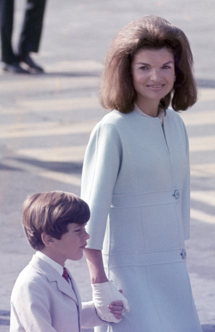Módní styl Jackie Kennedy Onassis.
