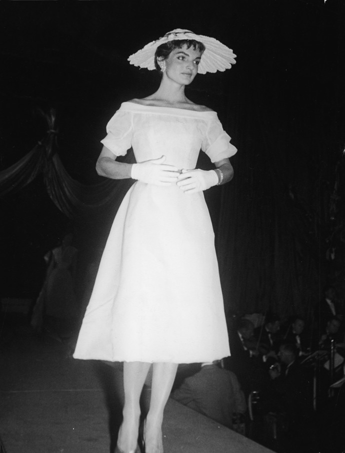 Módní styl Jackie Kennedy Onassis.
