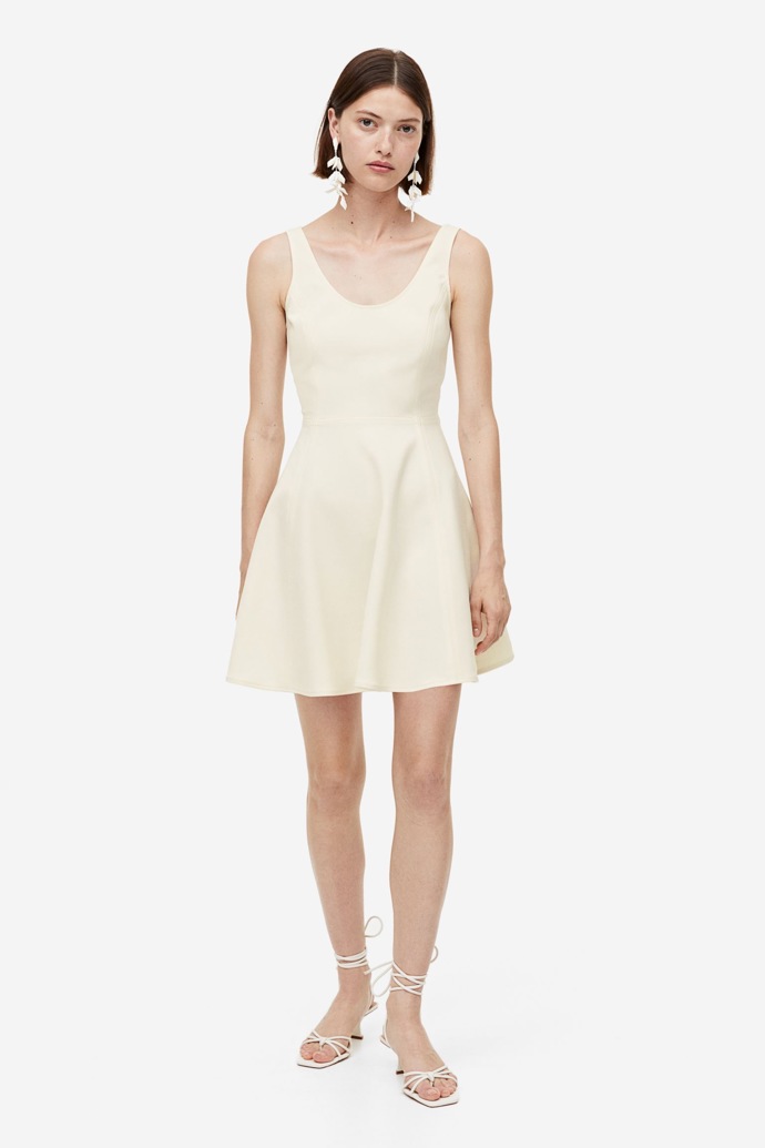 Šaty v bruslařském stylu, H&M, 999 Kč
