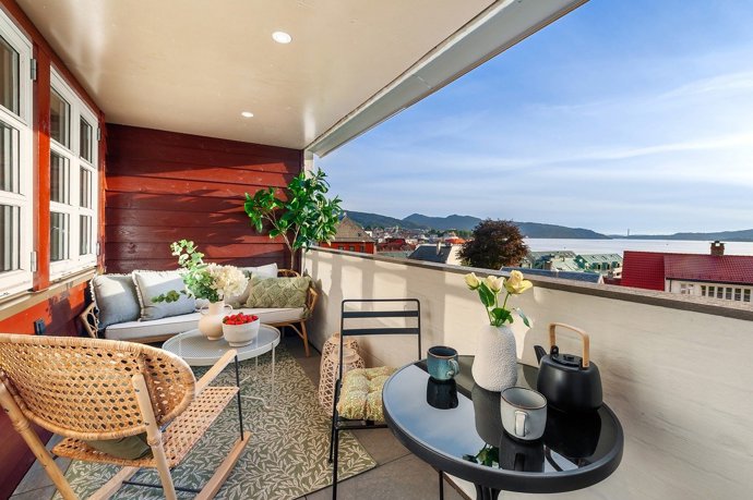 Balkon může být místem pro návštěvy i odpočinek.
Balkon může být místem pro návštěvy i odpočinek.