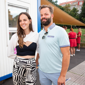 Hokejista Radko Gudas s manželkou Barborou, kterou si vzal v roce 2016
