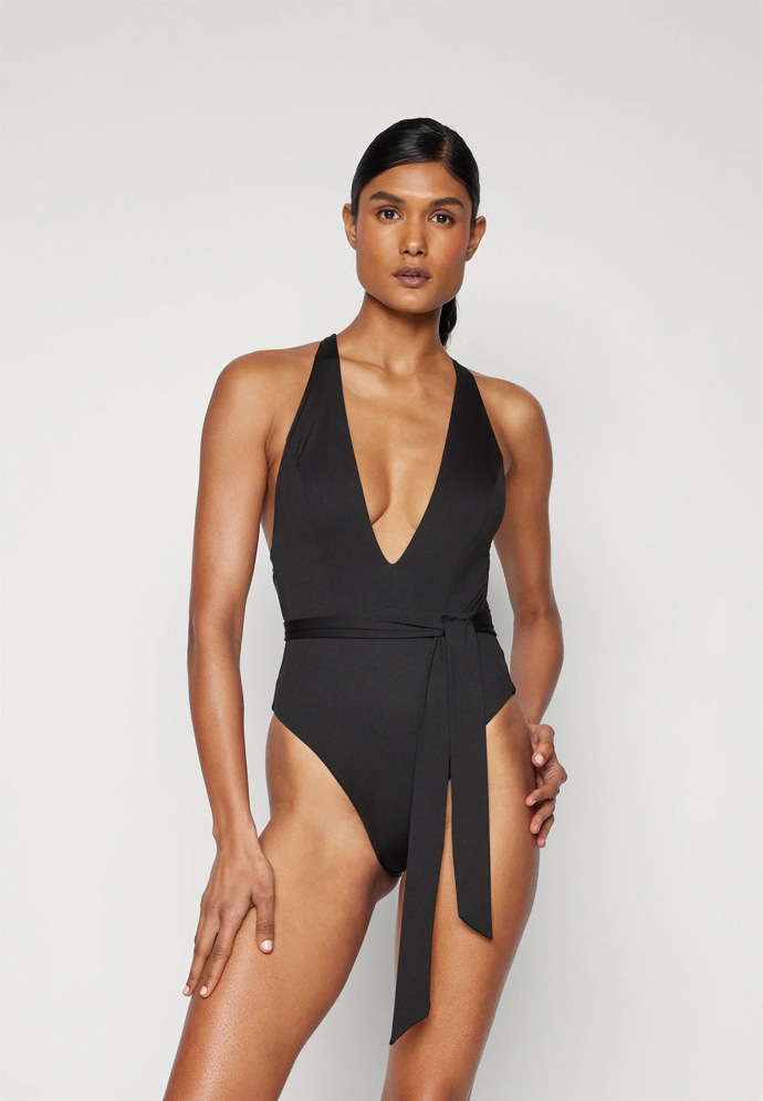 Plavky, Max Mara, 5 400 Kč
Plavky, Max Mara, 5 400 Kč
