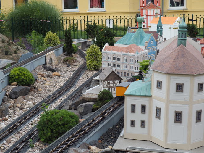 Model železnice se líbí malým i velkým návštěvníkům kavárny.
Model železnice se líbí malým i velkým návštěvníkům kavárny.