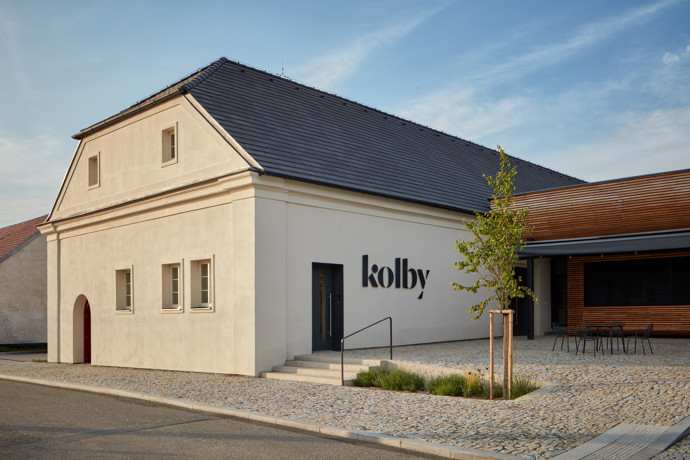 Fascinující proměna vinařství Kolby v Pouzdřanech: Sjednocení historických budov přináší do vinné oázy neodolatelný šarm
Fascinující proměna vinařství Kolby v Pouzdřanech: Sjednocení historických budov přináší do vinné oázy neodolatelný šarm