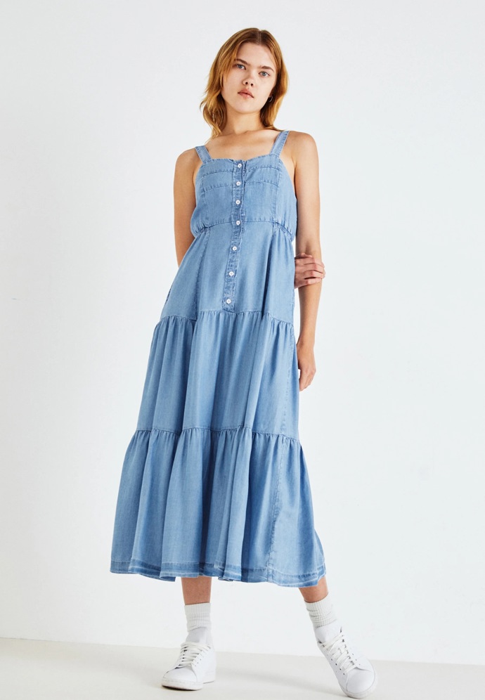 Denimové šaty: Pepe Jeans, 3 080 Kč
Denimové šaty: Pepe Jeans, 3 080 Kč