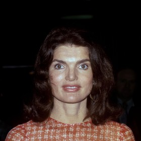 Módní styl Jackie Kennedy Onassis.
